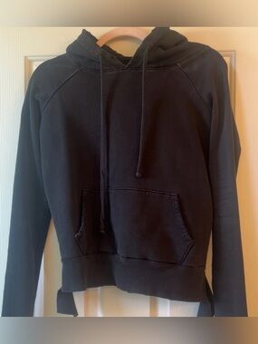 Frank & Eileen | Classic Black Pullover Sweatshirt Sweater Hoodie Top Women’s